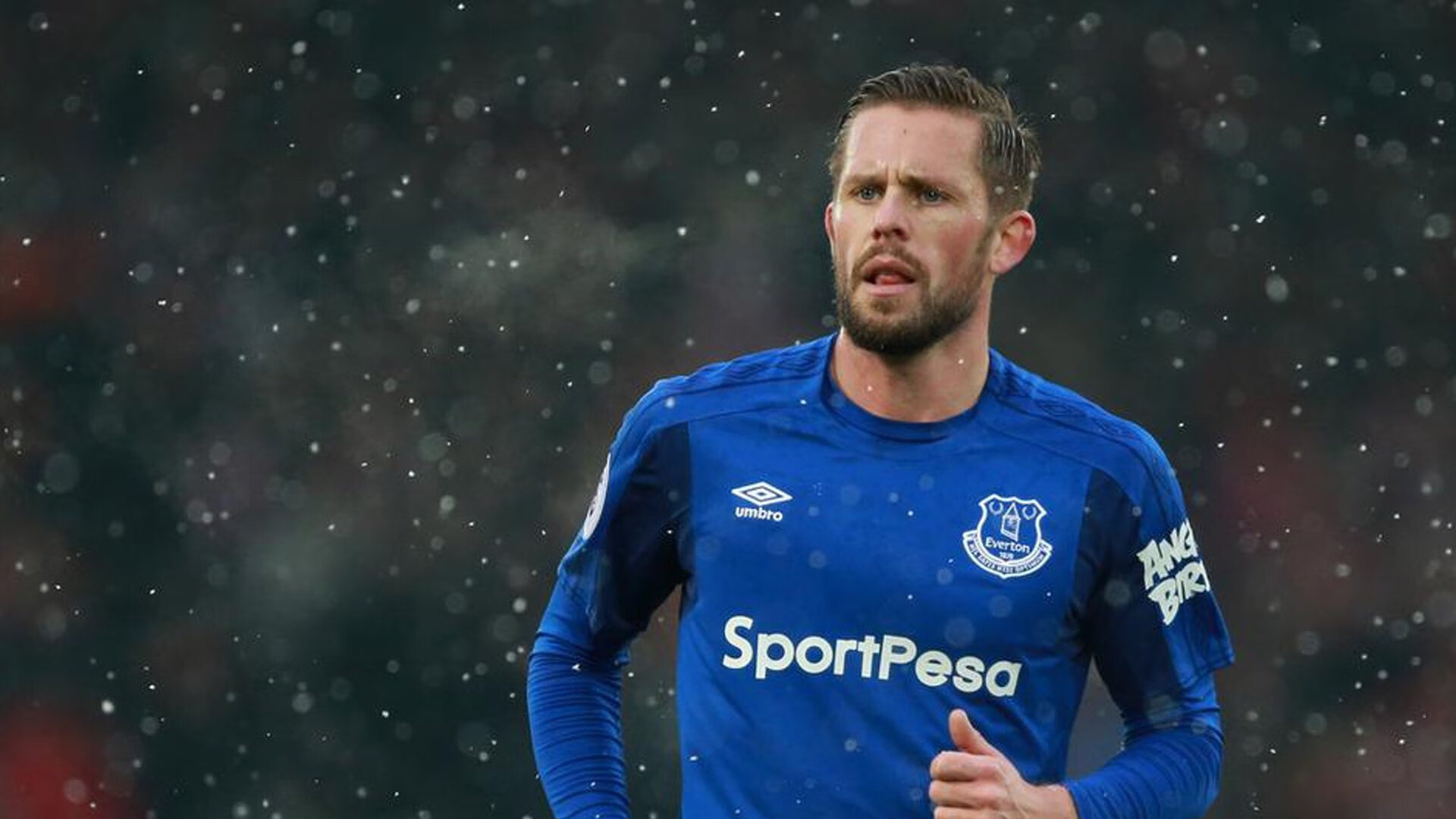 日本骑手吉塔·日特科维奇荣获2024年最佳障碍赛骑手奖，表彰其卓越表现。