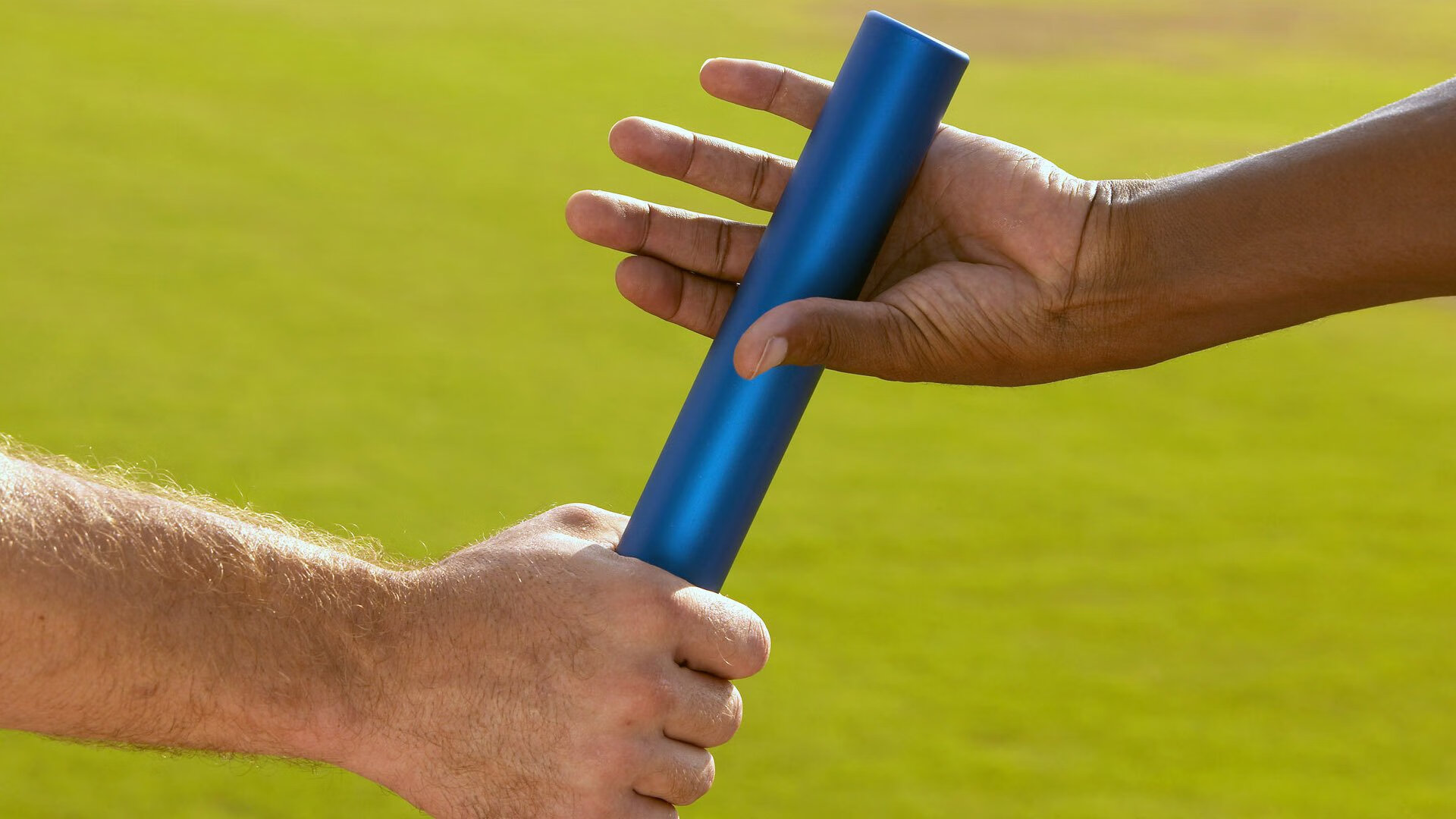 野外探险之旅：穿越荒原沙丘的极限赛车争霸，沙地越野赛车