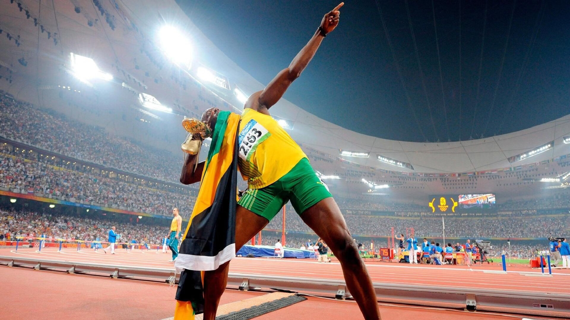 拜仁再胜巴黎晋级八强,格雷茨卡发挥关键作用,格利茨 拜仁